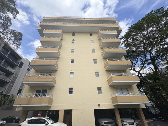Virginia Oaks Condo photo 2
